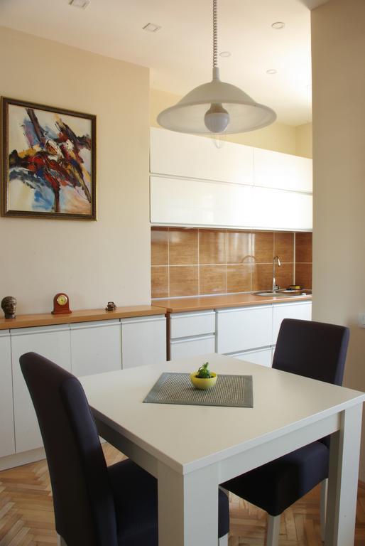 Square Studio Apartment Ni Extérieur photo