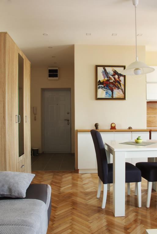 Square Studio Apartment Ni Extérieur photo