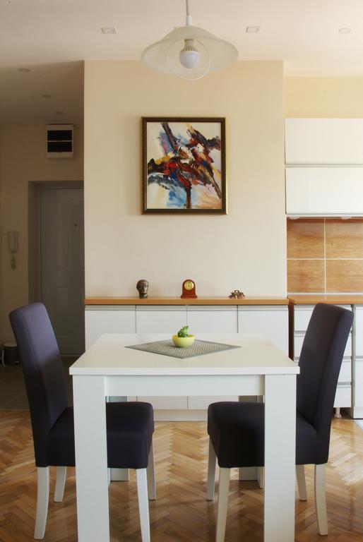 Square Studio Apartment Ni Extérieur photo