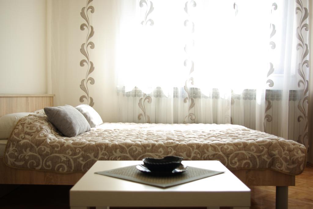 Square Studio Apartment Ni Extérieur photo