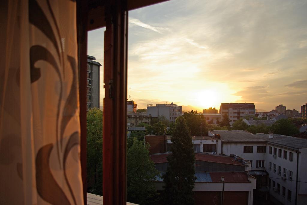 Square Studio Apartment Ni Extérieur photo