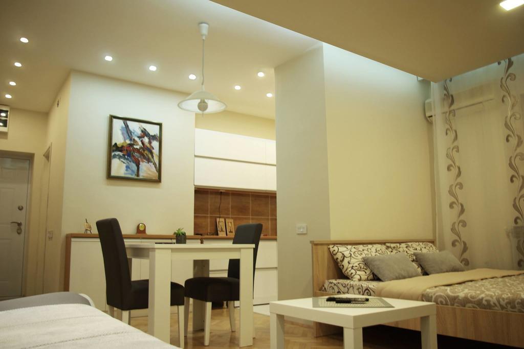 Square Studio Apartment Ni Extérieur photo
